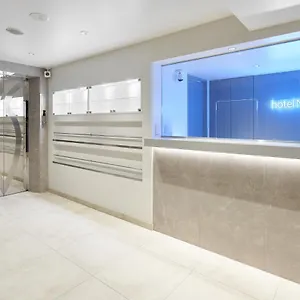 Shinjuku N.u.t.s Hotel